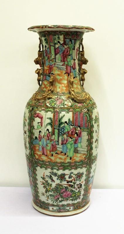 Grande vaso in porcellana di Canton a&nbsp;&nbsp;&nbsp;&nbsp;&nbsp;&nbsp;&nbsp;&nbsp;&nbsp;&nbsp;&nbsp;&nbsp;&nbsp;&nbsp;&nbsp;&nbsp;&nbsp;&nbsp;&nbsp;&nbsp;&nbsp;&nbsp;&nbsp;&nbsp;&nbsp;&nbsp;&nbsp;&nbsp;&nbsp;&nbsp;&nbsp;&nbsp;&nbsp;&nbsp;&nbsp;&nbsp;&nbsp;