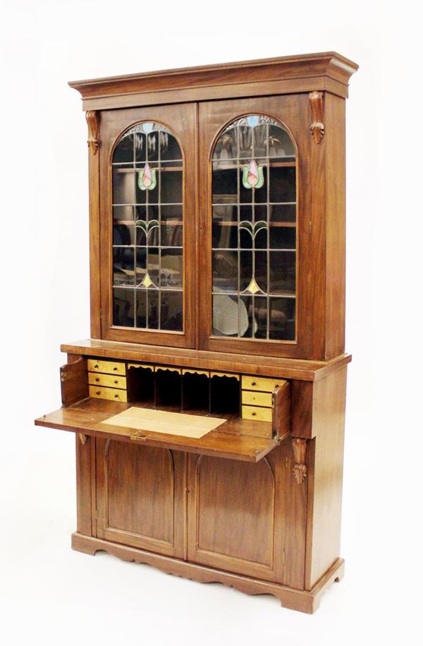 Credenza doppio corpo, Inghilterra, sec. XX,&nbsp;&nbsp;&nbsp;&nbsp;&nbsp;&nbsp;&nbsp;&nbsp;&nbsp;&nbsp;&nbsp;&nbsp;&nbsp;&nbsp;&nbsp;&nbsp;&nbsp;&nbsp;&nbsp;&nbsp;&nbsp;&nbsp;&nbsp;&nbsp;&nbsp;&nbsp;&nbsp;&nbsp;&nbsp;&nbsp;