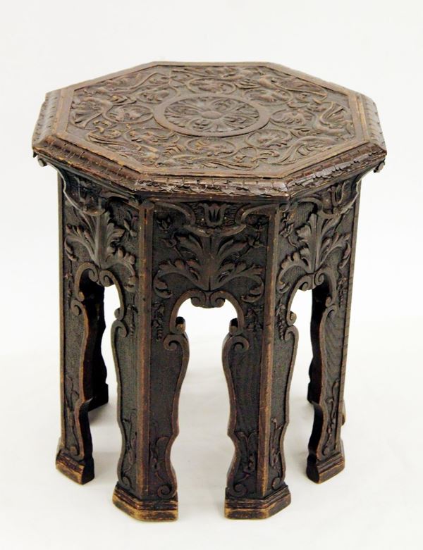 Piccolo tavolino, in stile Rinascimento, sec. XIX/XX,&nbsp;&nbsp;&nbsp;&nbsp;&nbsp;&nbsp;&nbsp;&nbsp;&nbsp;&nbsp;&nbsp;&nbsp;&nbsp;&nbsp;&nbsp;&nbsp;&nbsp;&nbsp;&nbsp;&nbsp;&nbsp;  - Asta Gioielli, Arredi d'antiquariato, Dipinti dal XVI al XX Secolo e Argenti - Poggio Bracciolini Casa d'Aste