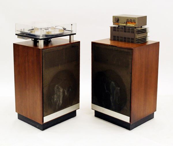 Giradischi, due casse e due amplificatori, anni 80,                         - Asta Gioielli, Arredi d'antiquariato, Dipinti dal XVI al XX Secolo e Argenti - Poggio Bracciolini Casa d'Aste