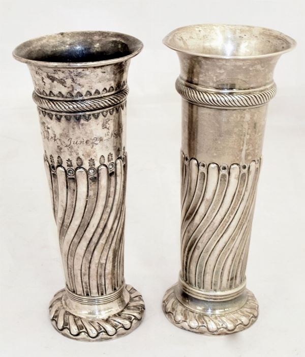 DUE VASETTI PORTAFIORI,SEC. XIX/XX&nbsp;&nbsp;&nbsp;&nbsp;&nbsp;&nbsp;&nbsp;&nbsp;&nbsp;&nbsp;&nbsp;&nbsp;&nbsp;&nbsp;&nbsp;&nbsp;&nbsp;&nbsp;&nbsp;&nbsp;&nbsp;&nbsp;&nbsp;&nbsp;&nbsp;&nbsp;&nbsp;&nbsp;&nbsp;&nbsp;&nbsp;&nbsp;&nbsp;&nbsp;&nbsp;&nbsp;&nbsp;&nbsp;&nbsp;&nbsp;