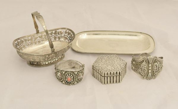 DUE BRACCIALETTI , VASCHETTA, SCATOLINA E PICCOLO&nbsp;&nbsp;&nbsp;&nbsp;&nbsp;&nbsp;&nbsp;&nbsp;&nbsp;&nbsp;&nbsp;&nbsp;&nbsp;&nbsp;&nbsp;&nbsp;&nbsp;&nbsp;&nbsp;&nbsp;&nbsp;&nbsp;&nbsp;&nbsp;&nbsp;