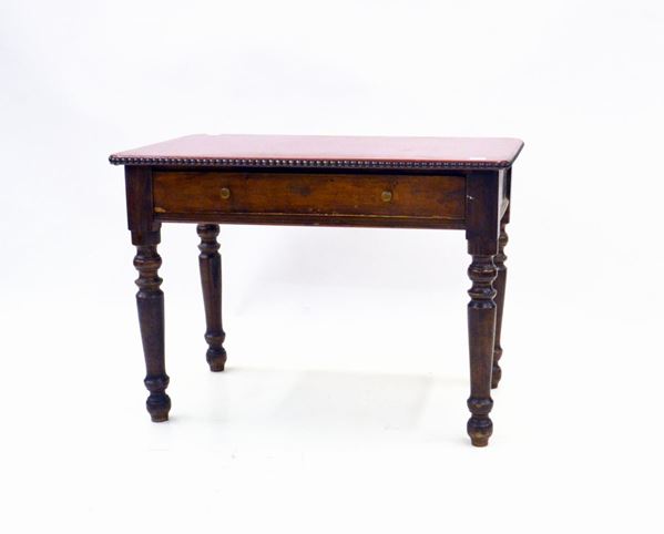 Tavolino, sec. XIX, in noce, piano rettangolare, un cassetto, cm 100x60x72,