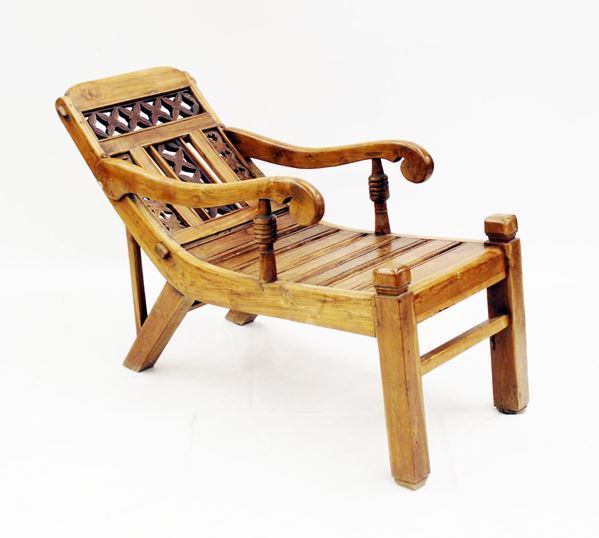 Chaise longue, arte orientale, sec.XX&nbsp;&nbsp;&nbsp;&nbsp;&nbsp;&nbsp;&nbsp;&nbsp;&nbsp;&nbsp;&nbsp;&nbsp;&nbsp;&nbsp;&nbsp;&nbsp;&nbsp;&nbsp;&nbsp;&nbsp;&nbsp;&nbsp;&nbsp;&nbsp;&nbsp;&nbsp;&nbsp;&nbsp;&nbsp;&nbsp;&nbsp;&nbsp;&nbsp;&nbsp;&nbsp;&nbsp;&nbsp;