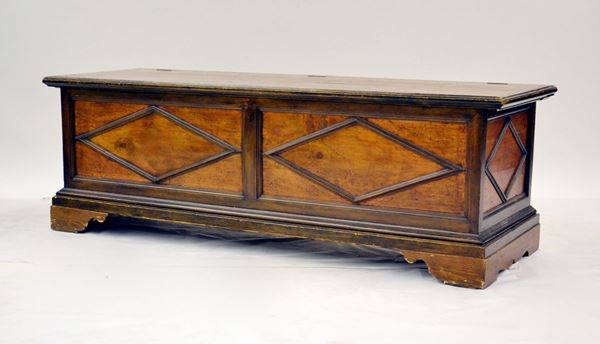 Cassapanca, sec. XIX                                                        - Asta Antiquariato, Collezionismo e Gioielli - Poggio Bracciolini Casa d'Aste