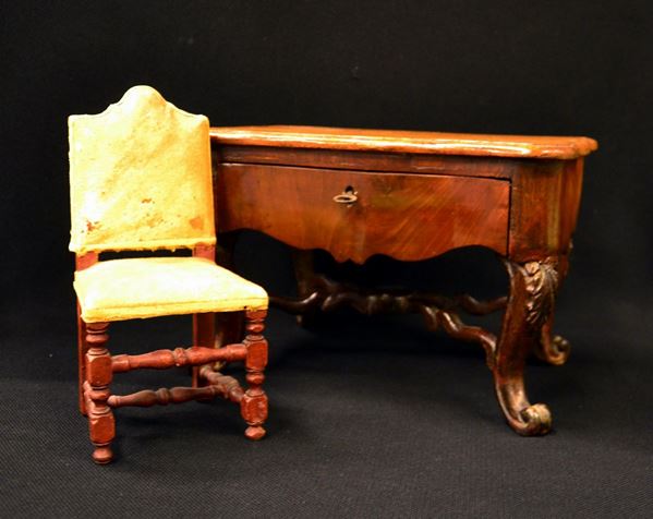 Modello di scrivania e sedia, in stile 700                                     - Asta Antiquariato, Collezionismo e Gioielli - Poggio Bracciolini Casa d'Aste