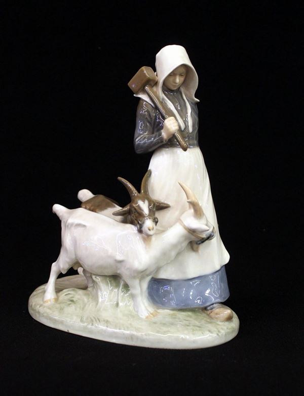 Sculturina, manifattura Royal Copenhgen, sec. XX&nbsp;&nbsp;&nbsp;&nbsp;&nbsp;&nbsp;&nbsp;&nbsp;&nbsp;&nbsp;&nbsp;&nbsp;&nbsp;&nbsp;&nbsp;&nbsp;&nbsp;&nbsp;&nbsp;&nbsp;&nbsp;&nbsp;&nbsp;&nbsp;&nbsp;&nbsp;