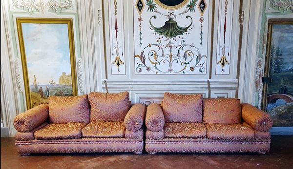 Coppia di divani, sec. XX                                                   - Asta Antiquariato, Collezionismo e Gioielli - Poggio Bracciolini Casa d'Aste
