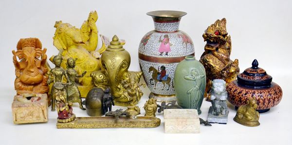 Diciotto soprammobili, arte orientale, sec. XX&nbsp;&nbsp;&nbsp;&nbsp;&nbsp;&nbsp;&nbsp;&nbsp;&nbsp;&nbsp;&nbsp;&nbsp;&nbsp;&nbsp;&nbsp;&nbsp;&nbsp;&nbsp;&nbsp;&nbsp;&nbsp;&nbsp;&nbsp;&nbsp;&nbsp;&nbsp;&nbsp;&nbsp;