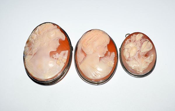 TRE CAMMEI                                                                  - Asta Arredi antichi e contemporanei, Gioielli, Collectibles - Poggio Bracciolini Casa d'Aste