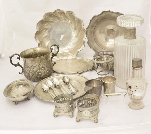 LOTTO DI TREDICI OGGETTI , SEC. XIX/XX                                      - Asta Arredi antichi e contemporanei, Gioielli, Collectibles - Poggio Bracciolini Casa d'Aste