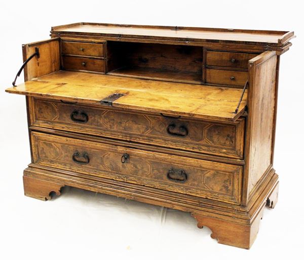 Cassettone, Italia settentrionale, sec. XVII&nbsp;&nbsp;&nbsp;&nbsp;&nbsp;&nbsp;&nbsp;&nbsp;&nbsp;&nbsp;&nbsp;&nbsp;&nbsp;&nbsp;&nbsp;&nbsp;&nbsp;&nbsp;&nbsp;&nbsp;&nbsp;&nbsp;&nbsp;&nbsp;&nbsp;&nbsp;&nbsp;&nbsp;&nbsp;&nbsp;  - Asta Arredi antichi e contemporanei, Gioielli, Collectibles - Poggio Bracciolini Casa d'Aste