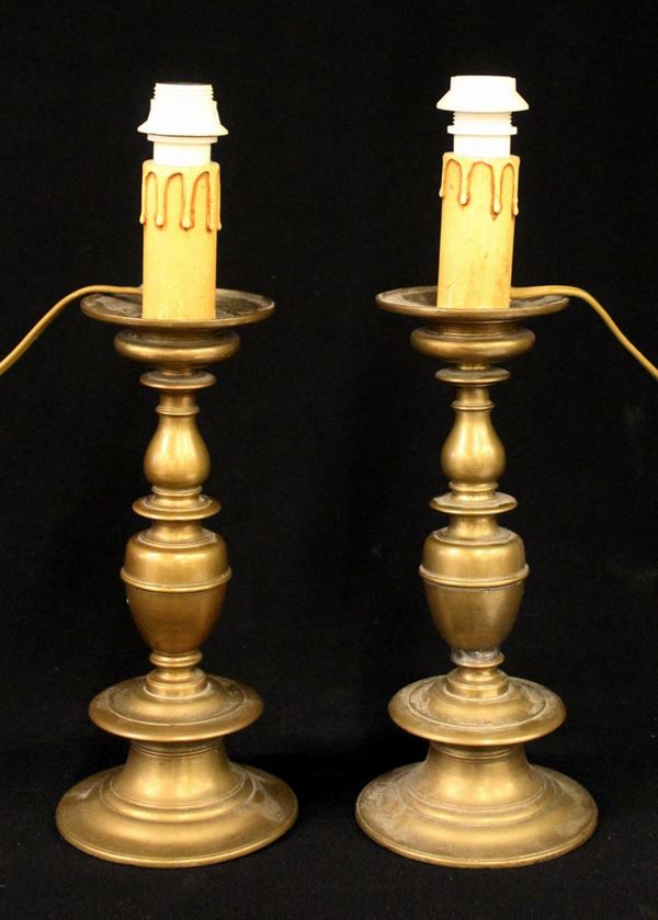 Coppia di candelieri, in stile 600&nbsp;&nbsp;&nbsp;&nbsp;&nbsp;&nbsp;&nbsp;&nbsp;&nbsp;&nbsp;&nbsp;&nbsp;&nbsp;&nbsp;&nbsp;&nbsp;&nbsp;&nbsp;&nbsp;&nbsp;&nbsp;&nbsp;&nbsp;&nbsp;&nbsp;&nbsp;&nbsp;&nbsp;&nbsp;&nbsp;&nbsp;&nbsp;&nbsp;&nbsp;&nbsp;&nbsp;&nbsp;&nbsp;&nbsp;&nbsp;