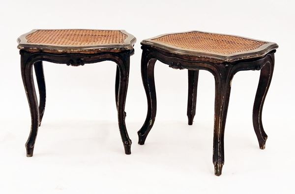 Coppia di sgabelli, in stile 700&nbsp;&nbsp;&nbsp;&nbsp;&nbsp;&nbsp;&nbsp;&nbsp;&nbsp;&nbsp;&nbsp;&nbsp;&nbsp;&nbsp;&nbsp;&nbsp;&nbsp;&nbsp;&nbsp;&nbsp;&nbsp;&nbsp;&nbsp;&nbsp;&nbsp;&nbsp;&nbsp;&nbsp;&nbsp;&nbsp;&nbsp;&nbsp;&nbsp;&nbsp;&nbsp;&nbsp;&nbsp;&nbsp;&nbsp;&nbsp;&nbsp;&nbsp;