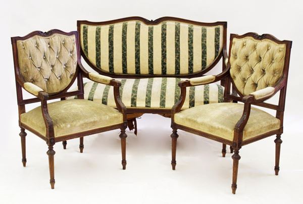 Divanetto due posti e due poltrone, inizi sec. XX&nbsp;&nbsp;&nbsp;&nbsp;&nbsp;&nbsp;&nbsp;&nbsp;&nbsp;&nbsp;&nbsp;&nbsp;&nbsp;&nbsp;&nbsp;&nbsp;&nbsp;&nbsp;&nbsp;&nbsp;&nbsp;&nbsp;&nbsp;&nbsp;&nbsp;  - Asta Arredi antichi e contemporanei, Gioielli, Collectibles - Poggio Bracciolini Casa d'Aste