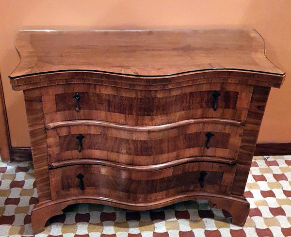 Piccolo cassettone, in stile 700&nbsp;&nbsp;&nbsp;&nbsp;&nbsp;&nbsp;&nbsp;&nbsp;&nbsp;&nbsp;&nbsp;&nbsp;&nbsp;&nbsp;&nbsp;&nbsp;&nbsp;&nbsp;&nbsp;&nbsp;&nbsp;&nbsp;&nbsp;&nbsp;&nbsp;&nbsp;&nbsp;&nbsp;&nbsp;&nbsp;&nbsp;&nbsp;&nbsp;&nbsp;&nbsp;&nbsp;&nbsp;&nbsp;&nbsp;&nbsp;&nbsp;&nbsp;