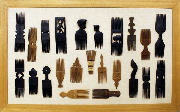 Serie di pettini, arte africana, sec. XX&nbsp;&nbsp;&nbsp;&nbsp;&nbsp;&nbsp;&nbsp;&nbsp;&nbsp;&nbsp;&nbsp;&nbsp;&nbsp;&nbsp;&nbsp;&nbsp;&nbsp;&nbsp;&nbsp;&nbsp;&nbsp;&nbsp;&nbsp;&nbsp;&nbsp;&nbsp;&nbsp;&nbsp;&nbsp;&nbsp;&nbsp;&nbsp;&nbsp;&nbsp;