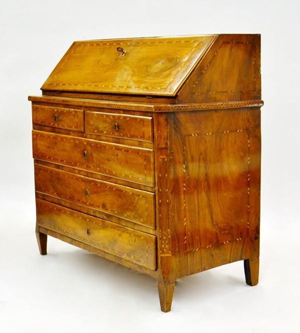 Ribalta, sec. XVIII, in castagno e noce filettato,&nbsp;&nbsp;&nbsp;&nbsp;&nbsp;&nbsp;&nbsp;&nbsp;&nbsp;&nbsp;&nbsp;&nbsp;&nbsp;&nbsp;&nbsp;&nbsp;&nbsp;&nbsp;&nbsp;&nbsp;&nbsp;&nbsp;&nbsp;&nbsp;  - Asta Arredi antichi e contemporanei, Gioielli, Collectibles - Poggio Bracciolini Casa d'Aste
