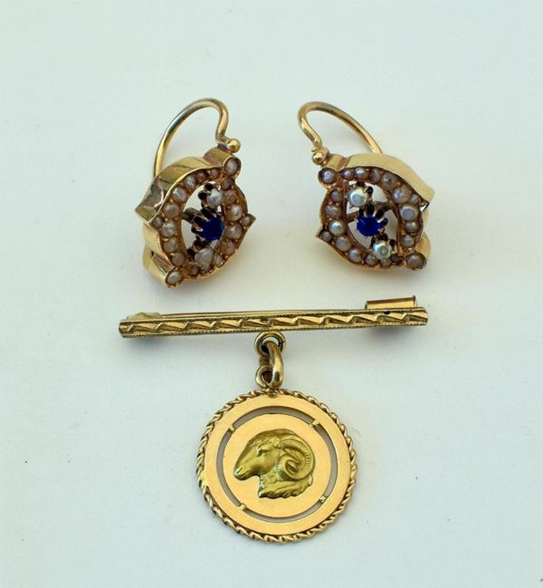 PAIO DI ORECCHINI IN ORO KT 18 , MICROPERLE E PIETRE&nbsp;&nbsp;&nbsp;&nbsp;&nbsp;&nbsp;&nbsp;&nbsp;&nbsp;&nbsp;&nbsp;&nbsp;&nbsp;&nbsp;&nbsp;&nbsp;&nbsp;&nbsp;&nbsp;&nbsp;&nbsp;&nbsp;  - Asta Gioielli, Argenti, Arredi, Oggetti d'arte e Dipinti - Poggio Bracciolini Casa d'Aste