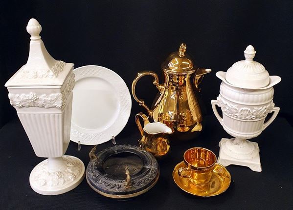 Due vasi, sec. XX                                                           - Asta Gioielli, Argenti, Arredi, Oggetti d'arte e Dipinti - Poggio Bracciolini Casa d'Aste