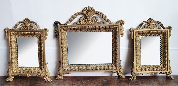 Trittico di specchiere, sec. XX&nbsp;&nbsp;&nbsp;&nbsp;&nbsp;&nbsp;&nbsp;&nbsp;&nbsp;&nbsp;&nbsp;&nbsp;&nbsp;&nbsp;&nbsp;&nbsp;&nbsp;&nbsp;&nbsp;&nbsp;&nbsp;&nbsp;&nbsp;&nbsp;&nbsp;&nbsp;&nbsp;&nbsp;&nbsp;&nbsp;&nbsp;&nbsp;&nbsp;&nbsp;&nbsp;&nbsp;&nbsp;&nbsp;&nbsp;&nbsp;&nbsp;&nbsp;&nbsp;