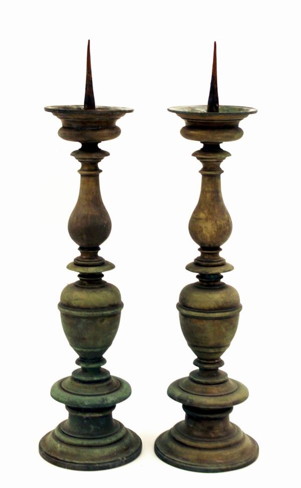 Coppia di grandi candelieri, in stile 600&nbsp;&nbsp;&nbsp;&nbsp;&nbsp;&nbsp;&nbsp;&nbsp;&nbsp;&nbsp;&nbsp;&nbsp;&nbsp;&nbsp;&nbsp;&nbsp;&nbsp;&nbsp;&nbsp;&nbsp;&nbsp;&nbsp;&nbsp;&nbsp;&nbsp;&nbsp;&nbsp;&nbsp;&nbsp;&nbsp;&nbsp;&nbsp;&nbsp;