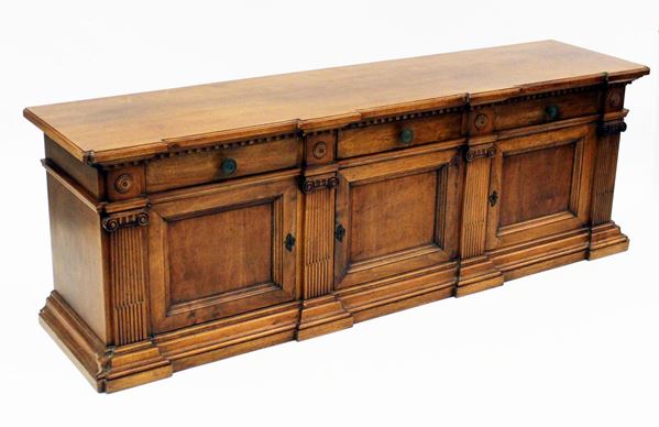 Credenza bassa, in stile Rinascimento,&nbsp;&nbsp;&nbsp;&nbsp;&nbsp;&nbsp;&nbsp;&nbsp;&nbsp;&nbsp;&nbsp;&nbsp;&nbsp;&nbsp;&nbsp;&nbsp;&nbsp;&nbsp;&nbsp;&nbsp;&nbsp;&nbsp;&nbsp;&nbsp;&nbsp;&nbsp;&nbsp;&nbsp;&nbsp;&nbsp;&nbsp;&nbsp;&nbsp;&nbsp;&nbsp;&nbsp;