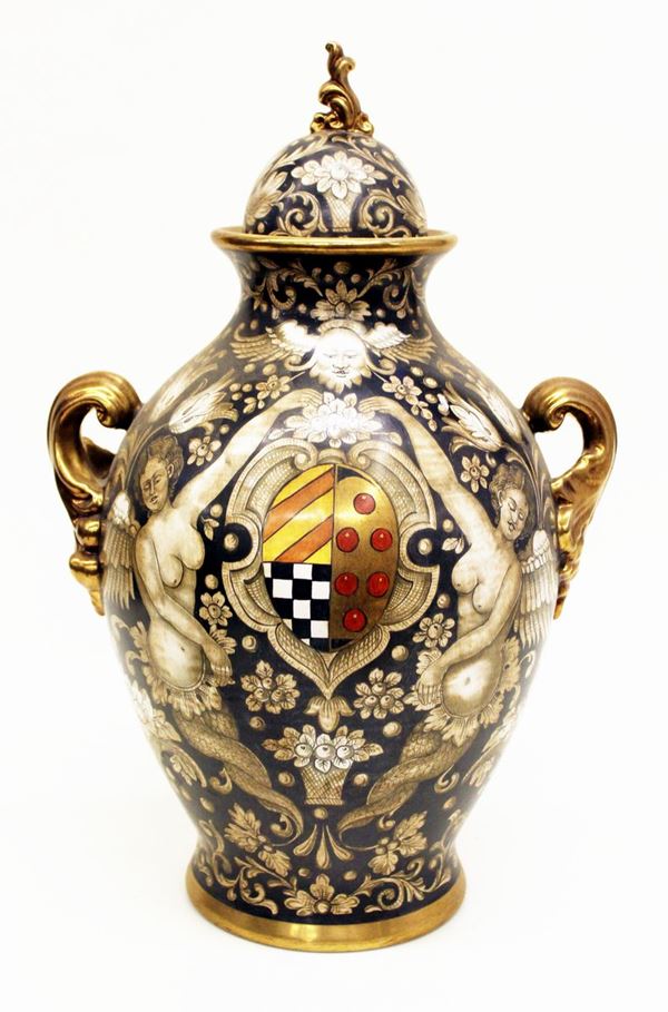 Vaso biansato, sec. XX,&nbsp;&nbsp;&nbsp;&nbsp;&nbsp;&nbsp;&nbsp;&nbsp;&nbsp;&nbsp;&nbsp;&nbsp;&nbsp;&nbsp;&nbsp;&nbsp;&nbsp;&nbsp;&nbsp;&nbsp;&nbsp;&nbsp;&nbsp;&nbsp;&nbsp;&nbsp;&nbsp;&nbsp;&nbsp;&nbsp;&nbsp;&nbsp;&nbsp;&nbsp;&nbsp;&nbsp;&nbsp;&nbsp;&nbsp;&nbsp;&nbsp;&nbsp;&nbsp;&nbsp;&nbsp;&nbsp;&nbsp;&nbsp;&nbsp;&nbsp;&nbsp;