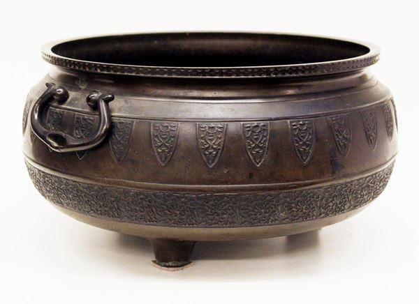 Bacile, arte orientale, sec. XIX,&nbsp;&nbsp;&nbsp;&nbsp;&nbsp;&nbsp;&nbsp;&nbsp;&nbsp;&nbsp;&nbsp;&nbsp;&nbsp;&nbsp;&nbsp;&nbsp;&nbsp;&nbsp;&nbsp;&nbsp;&nbsp;&nbsp;&nbsp;&nbsp;&nbsp;&nbsp;&nbsp;&nbsp;&nbsp;&nbsp;&nbsp;&nbsp;&nbsp;&nbsp;&nbsp;&nbsp;&nbsp;&nbsp;&nbsp;&nbsp;&nbsp;