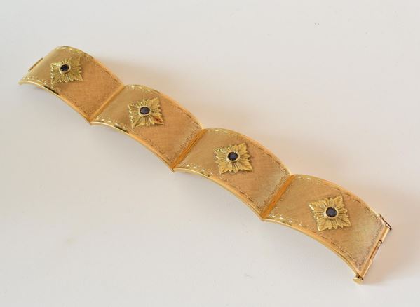 BRACCIALE IN ORO GIALLO SATINATO KT 18 E ZAFFIRI                            