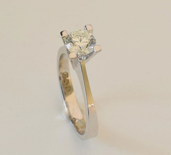ANELLO IN ORO KT 18  CON DIAMANTE                                         