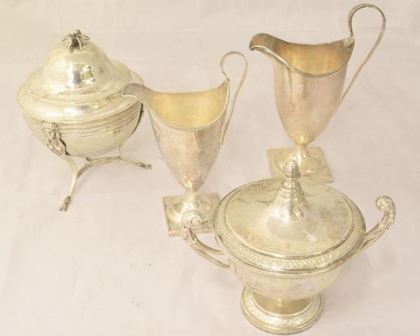 DUE ZUCCHERIERE E DUE LATTIERE , SEC. XIX/XX&nbsp;&nbsp;&nbsp;&nbsp;&nbsp;&nbsp;&nbsp;&nbsp;&nbsp;&nbsp;&nbsp;&nbsp;&nbsp;&nbsp;&nbsp;&nbsp;&nbsp;&nbsp;&nbsp;&nbsp;&nbsp;&nbsp;&nbsp;&nbsp;&nbsp;&nbsp;&nbsp;&nbsp;&nbsp;&nbsp;  - Asta Mobili, Oggetti d'arte, Gioielli e Collezionismo - Poggio Bracciolini Casa d'Aste