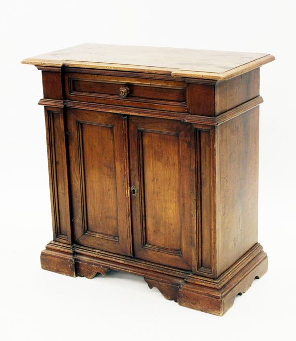 Credenzino, in stile 600&nbsp;&nbsp;&nbsp;&nbsp;&nbsp;&nbsp;&nbsp;&nbsp;&nbsp;&nbsp;&nbsp;&nbsp;&nbsp;&nbsp;&nbsp;&nbsp;&nbsp;&nbsp;&nbsp;&nbsp;&nbsp;&nbsp;&nbsp;&nbsp;&nbsp;&nbsp;&nbsp;&nbsp;&nbsp;&nbsp;&nbsp;&nbsp;&nbsp;&nbsp;&nbsp;&nbsp;&nbsp;&nbsp;&nbsp;&nbsp;&nbsp;&nbsp;&nbsp;&nbsp;&nbsp;&nbsp;&nbsp;&nbsp;&nbsp;&nbsp;