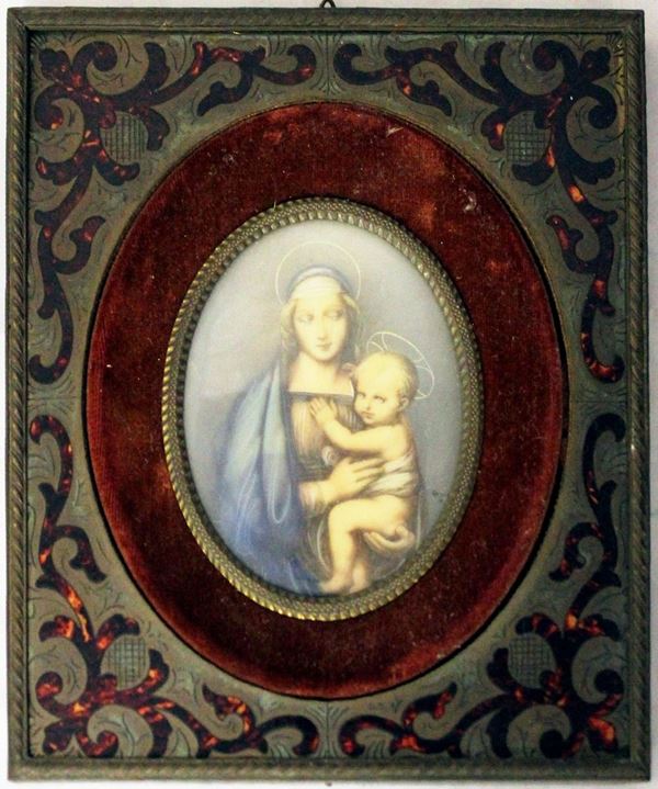 Piccola cornice rettangolare in metallo racchiudente immagine della Madonna col&nbsp;&nbsp;&nbsp;&nbsp;&nbsp;&nbsp;&nbsp;&nbsp;&nbsp;&nbsp;&nbsp;&nbsp;&nbsp;&nbsp;&nbsp;&nbsp;&nbsp;&nbsp;&nbsp;&nbsp;&nbsp;&nbsp;&nbsp;&nbsp;&nbsp;