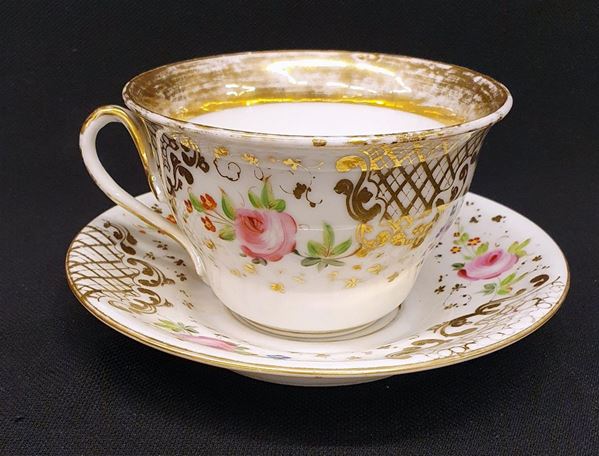 Tazza con piattino da puerpera sec. XIX&nbsp;&nbsp;&nbsp;&nbsp;&nbsp;&nbsp;&nbsp;&nbsp;&nbsp;&nbsp;&nbsp;&nbsp;&nbsp;&nbsp;&nbsp;&nbsp;&nbsp;&nbsp;&nbsp;&nbsp;&nbsp;&nbsp;&nbsp;&nbsp;&nbsp;&nbsp;&nbsp;&nbsp;&nbsp;&nbsp;&nbsp;&nbsp;&nbsp;&nbsp;&nbsp;
