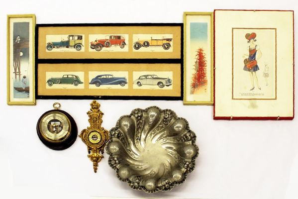 Stampe, barometri e centrotavola, sec. XX&nbsp;&nbsp;&nbsp;&nbsp;&nbsp;&nbsp;&nbsp;&nbsp;&nbsp;&nbsp;&nbsp;&nbsp;&nbsp;&nbsp;&nbsp;&nbsp;&nbsp;&nbsp;&nbsp;&nbsp;&nbsp;&nbsp;&nbsp;&nbsp;&nbsp;&nbsp;&nbsp;&nbsp;&nbsp;&nbsp;&nbsp;&nbsp;&nbsp;
