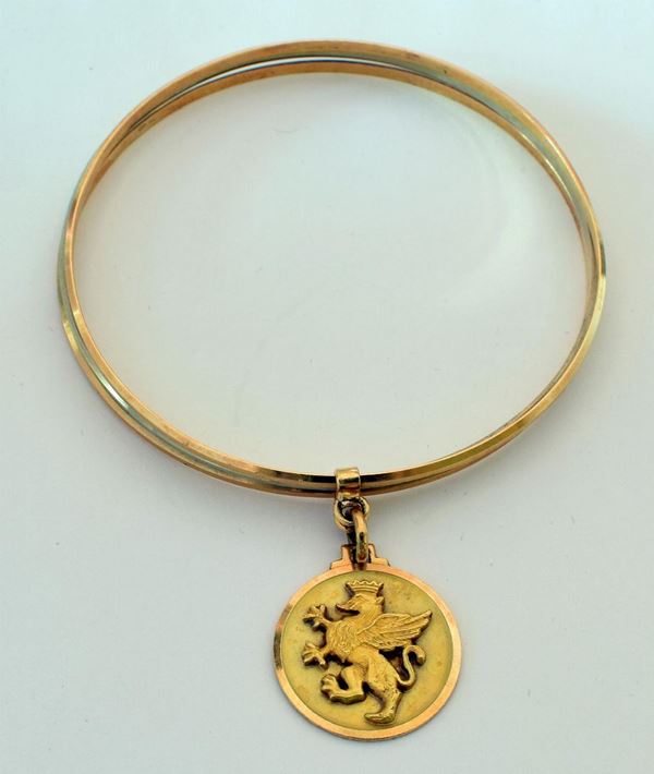 BRACCIALE RIGIDO A TRE CERCHI IN ORO GIALLO , ORO BIANCO&nbsp;&nbsp;&nbsp;&nbsp;&nbsp;&nbsp;&nbsp;&nbsp;&nbsp;&nbsp;&nbsp;&nbsp;&nbsp;&nbsp;&nbsp;&nbsp;&nbsp;&nbsp;