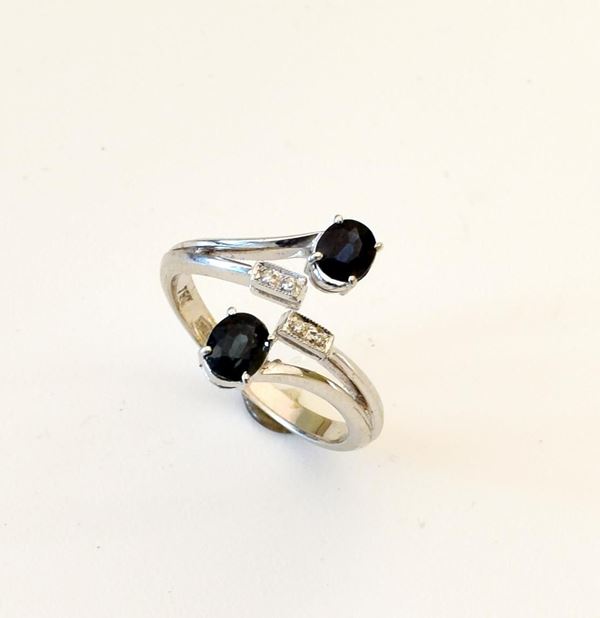 ANELLO IN ORO BIANCO KT 18 , DIAMANTI E ZAFFIRI&nbsp;&nbsp;&nbsp;&nbsp;&nbsp;&nbsp;&nbsp;&nbsp;&nbsp;&nbsp;&nbsp;&nbsp;&nbsp;&nbsp;&nbsp;&nbsp;&nbsp;&nbsp;&nbsp;&nbsp;&nbsp;&nbsp;&nbsp;&nbsp;&nbsp;&nbsp;&nbsp;