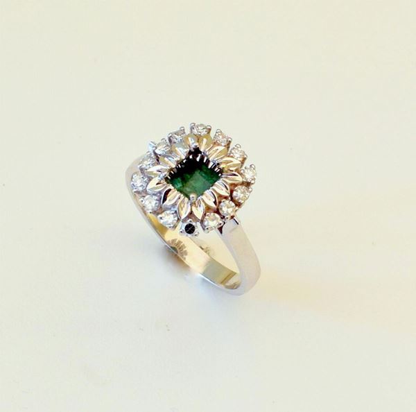 ANELLO IN ORO BIANCO KT 18, DIAMANTI E SMERALDO&nbsp;&nbsp;&nbsp;&nbsp;&nbsp;&nbsp;&nbsp;&nbsp;&nbsp;&nbsp;&nbsp;&nbsp;&nbsp;&nbsp;&nbsp;&nbsp;&nbsp;&nbsp;&nbsp;&nbsp;&nbsp;&nbsp;&nbsp;&nbsp;&nbsp;&nbsp;&nbsp;