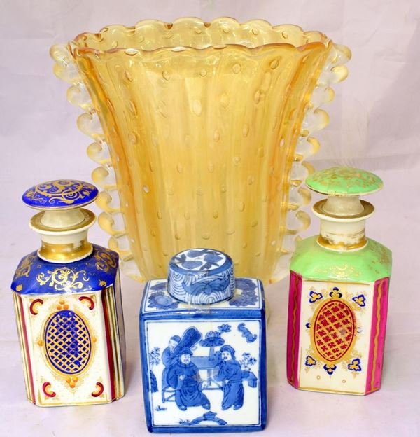 Vaso sec. XX, in cristallo di Murano, alt. cm 27, base filata