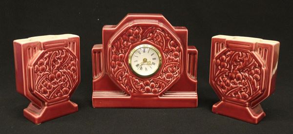 Orologio da tavolo e coppia di vasi, inizi sec. XX&nbsp;&nbsp;&nbsp;&nbsp;&nbsp;&nbsp;&nbsp;&nbsp;&nbsp;&nbsp;&nbsp;&nbsp;&nbsp;&nbsp;&nbsp;&nbsp;&nbsp;&nbsp;&nbsp;&nbsp;&nbsp;&nbsp;&nbsp;&nbsp;
