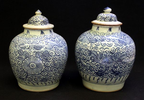 Due potiches, arte orientale, sec. XX&nbsp;&nbsp;&nbsp;&nbsp;&nbsp;&nbsp;&nbsp;&nbsp;&nbsp;&nbsp;&nbsp;&nbsp;&nbsp;&nbsp;&nbsp;&nbsp;&nbsp;&nbsp;&nbsp;&nbsp;&nbsp;&nbsp;&nbsp;&nbsp;&nbsp;&nbsp;&nbsp;&nbsp;&nbsp;&nbsp;&nbsp;&nbsp;&nbsp;&nbsp;&nbsp;&nbsp;&nbsp;