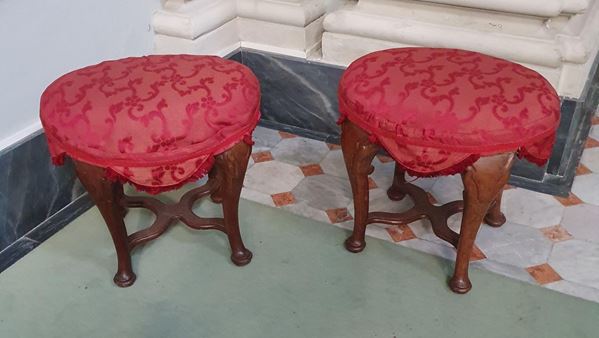 Coppia di panchetti, Toscana, sec. XVIII, in noce,                          - Asta Opere e Oggetti d'arte antica e Contemporanea, Gioielli - Poggio Bracciolini Casa d'Aste