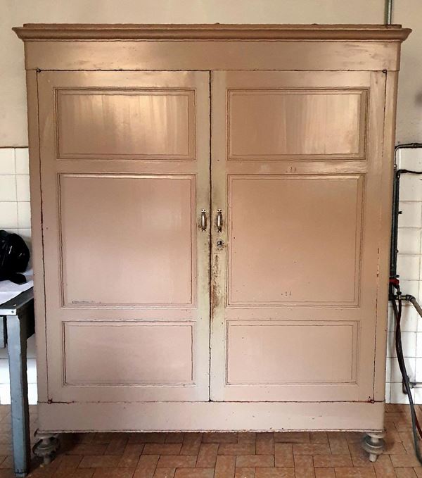 Armadio, sec. XIX, in legno laccato, due cassetti, gambe                  