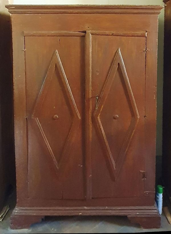 Armadio, sec. XVIII, in legno laccato, due sportelli                      