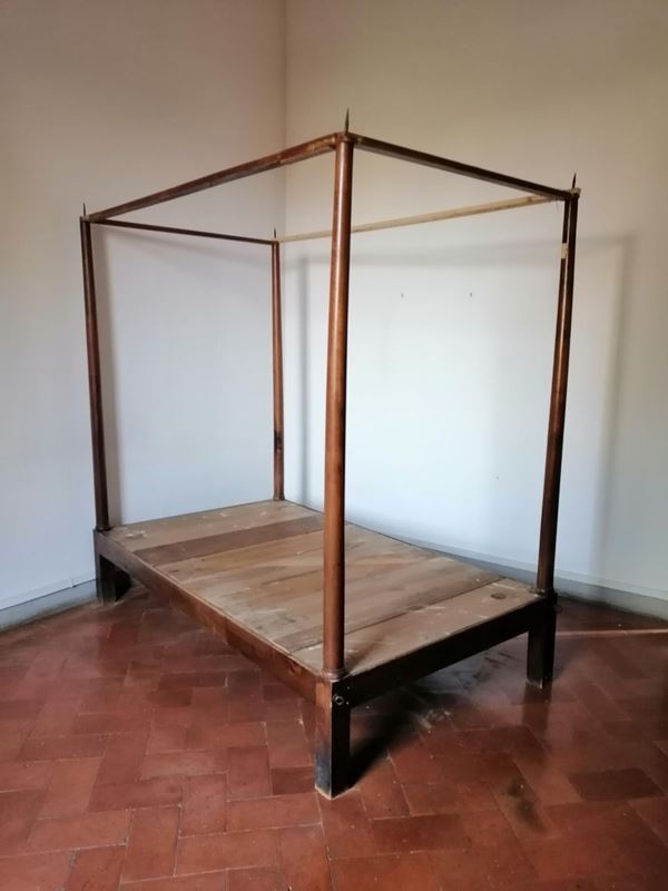 Letto Impero, sec. XIX in noce a baldacchino,                             