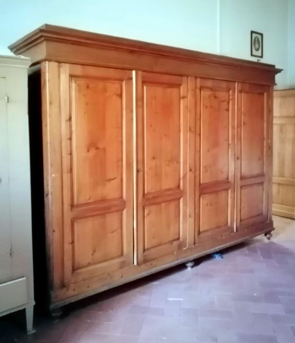 Armadio, sec. XIX, in cipresso, quattro sportelli,                        