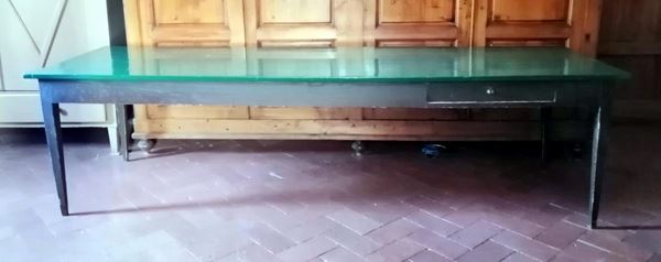 Tavolo, sec. XVIII, in legno laccato, gambe                               