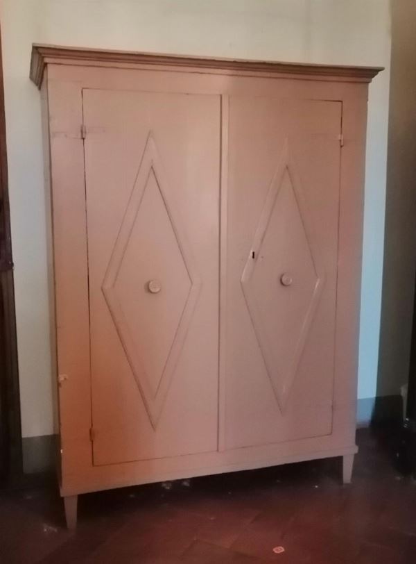 Armadio sec. XVIII, in legno laccato due sportelli                        