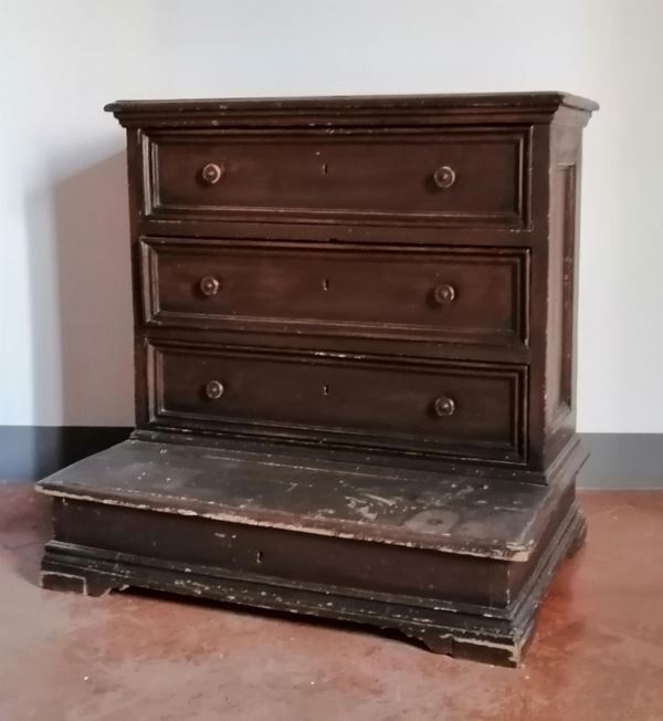Inginocchiatoio, sec. XVIII, in legno laccato, tre cassetti,              
